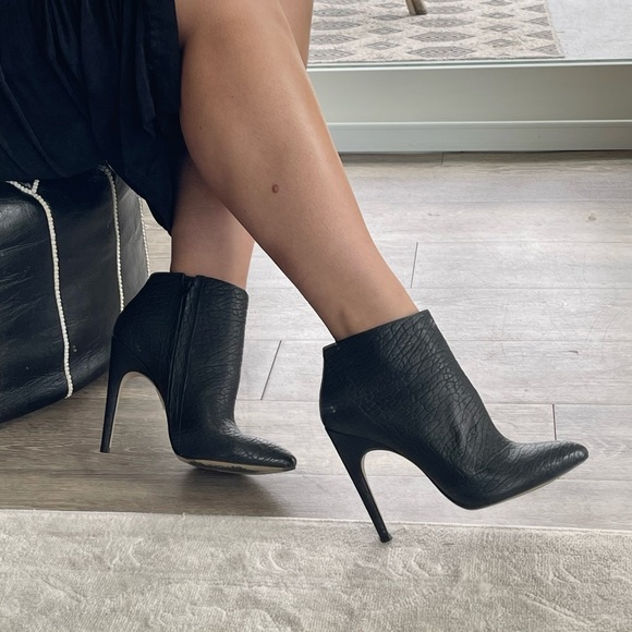 Sexy and Timeless Genuine Leather Aldo Booties - Picture 1 of 5